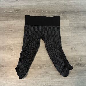 Lululemon size 8 Capri Leggings